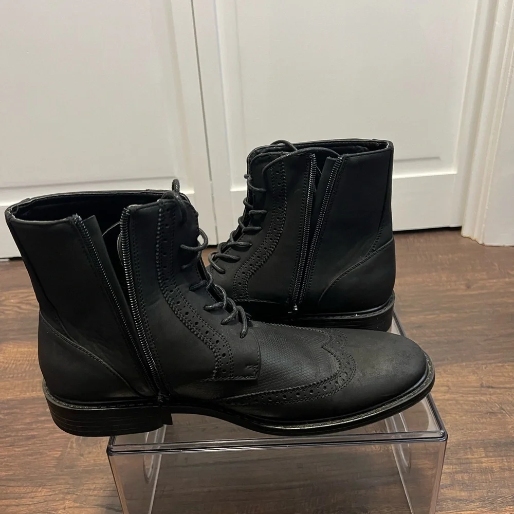 Unlisted By Kenneth Cole Buzzer Wingtip Boots Size Men’s 8 Color Black